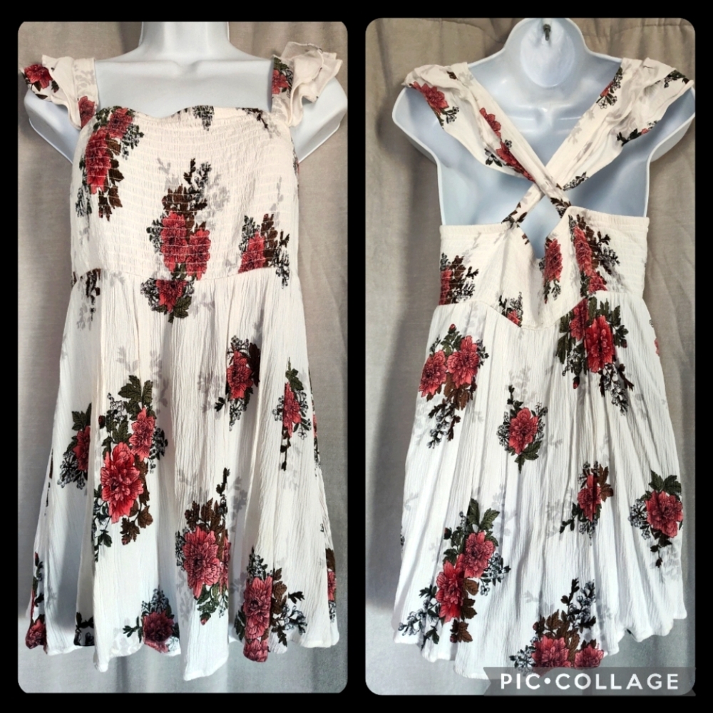 Torrid top 00 white floral ruffle strap flowy gauze fabric smocked